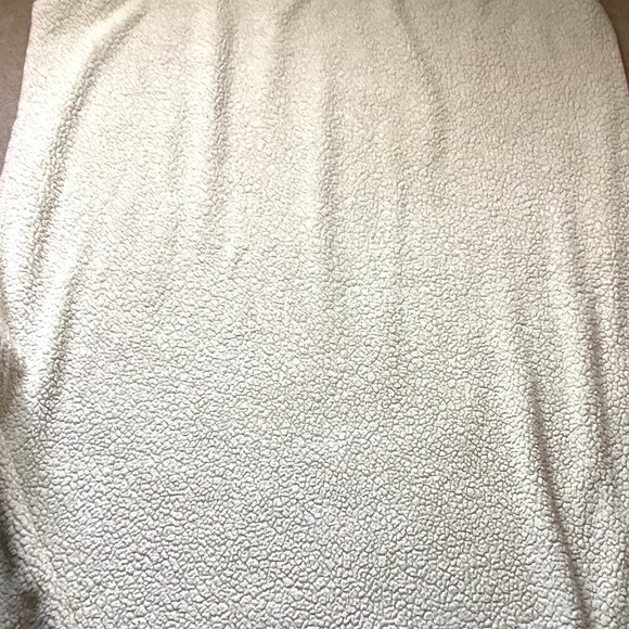 OUI Small Sherpa Throw Blanket Hearts Soft Bedding - Picture 4 of 6